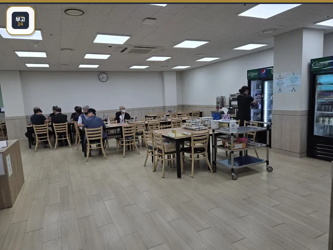 조문객이 식사 중인 서산의료원상례원 식당