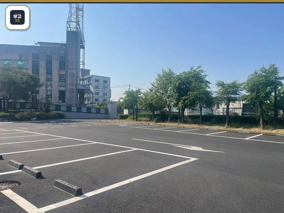 큰길장례문화원 주차장과 외관 전경